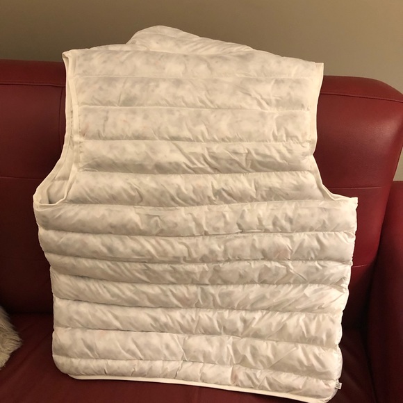 White marble woman’s small adidas vest brand new tag still on - Picture 2 of 3